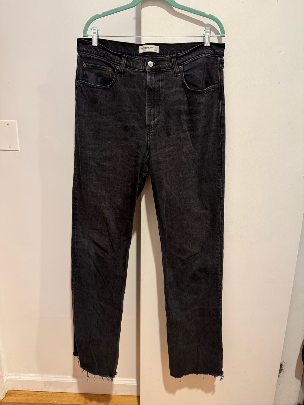 Abercrombie & Fitch High Rise 90s Relaxed Jeans